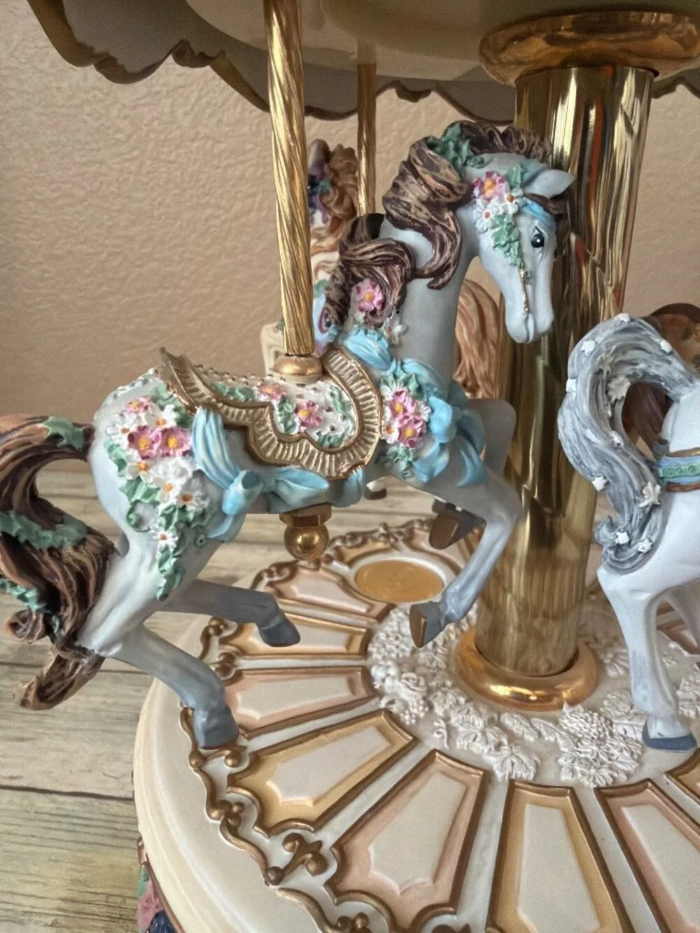 San Francisco Music Box Ltd Ed 4-Horse Carousel Color of Wind E Kamysz w/FLAWS - Picture 14 of 16